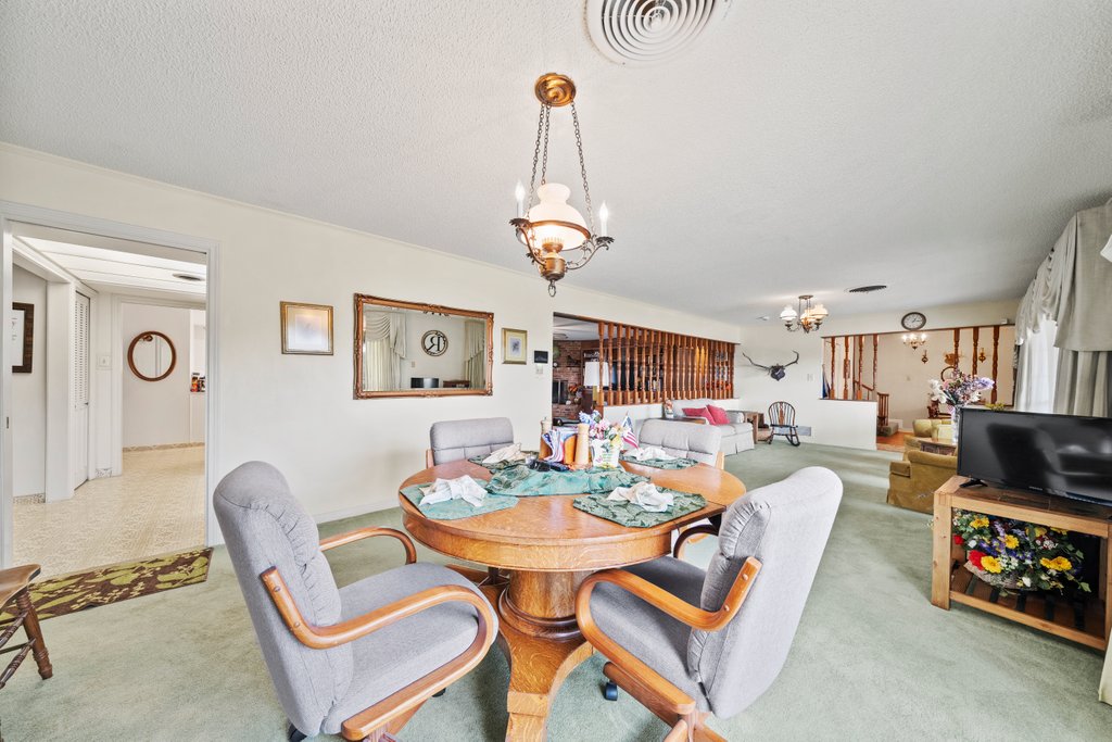 699 Floral Avenue property view