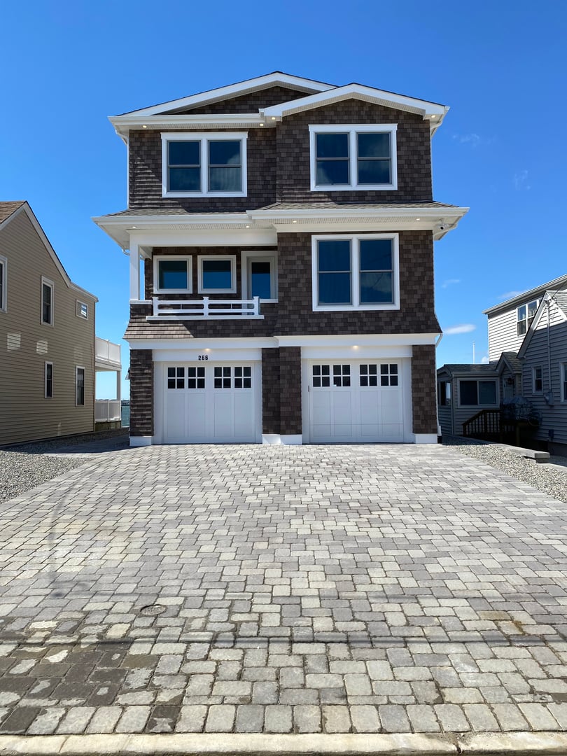 Aleczander Construction siding project