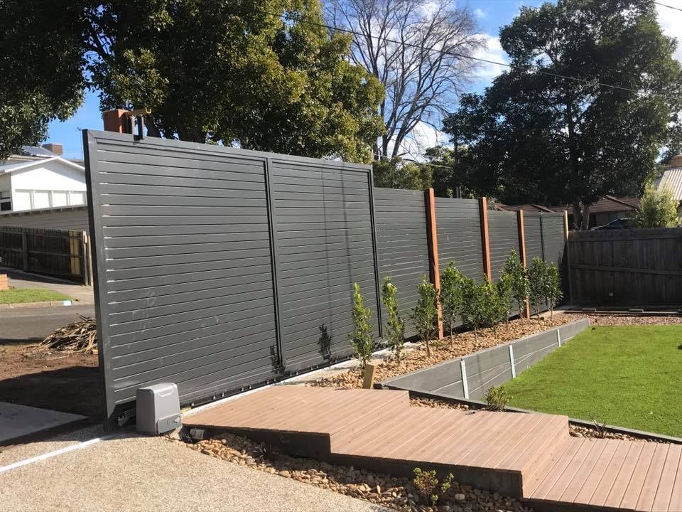 Commercial fencing installation