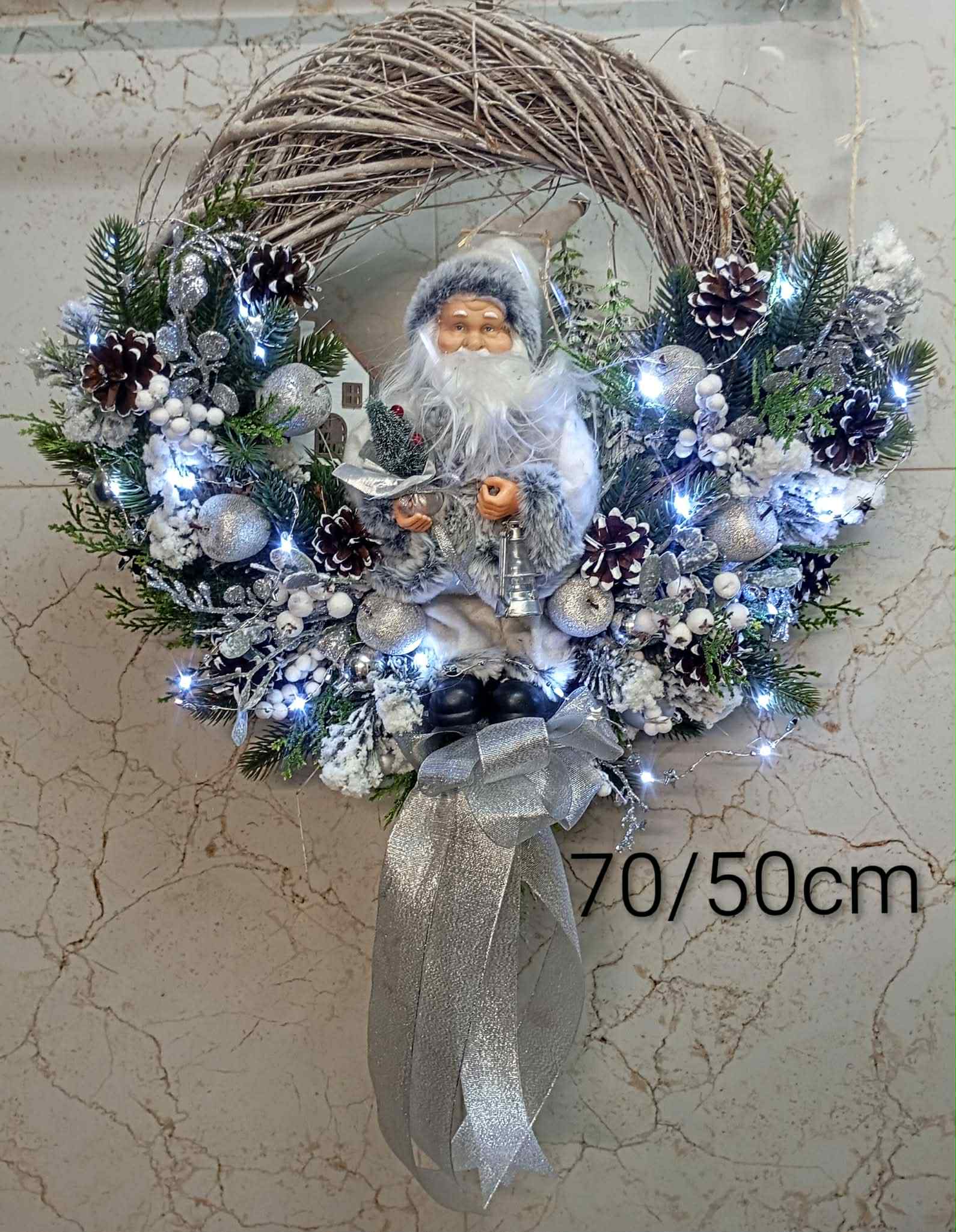 Bożonarodzeniowa kompozycja kwiatowa