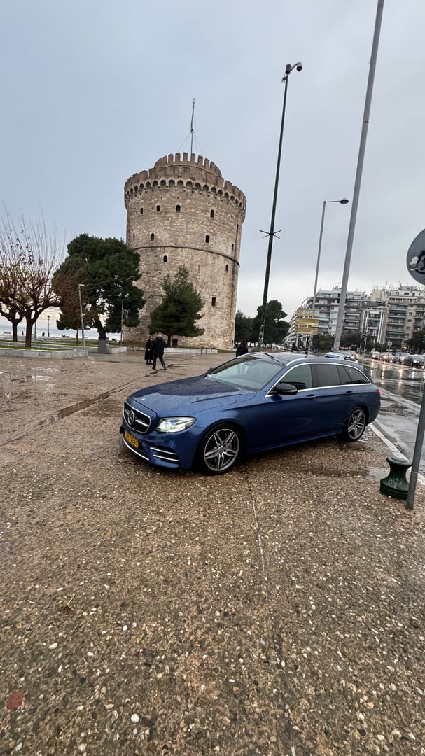 THE BLACK VAN SKG luxury vehicle