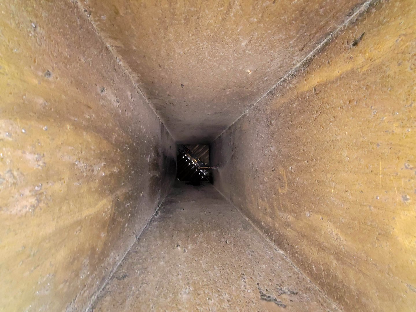 Inside view of a dirty air supply duct
