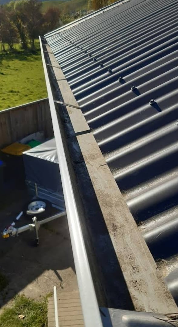 Gutter after cleaning - completely clear