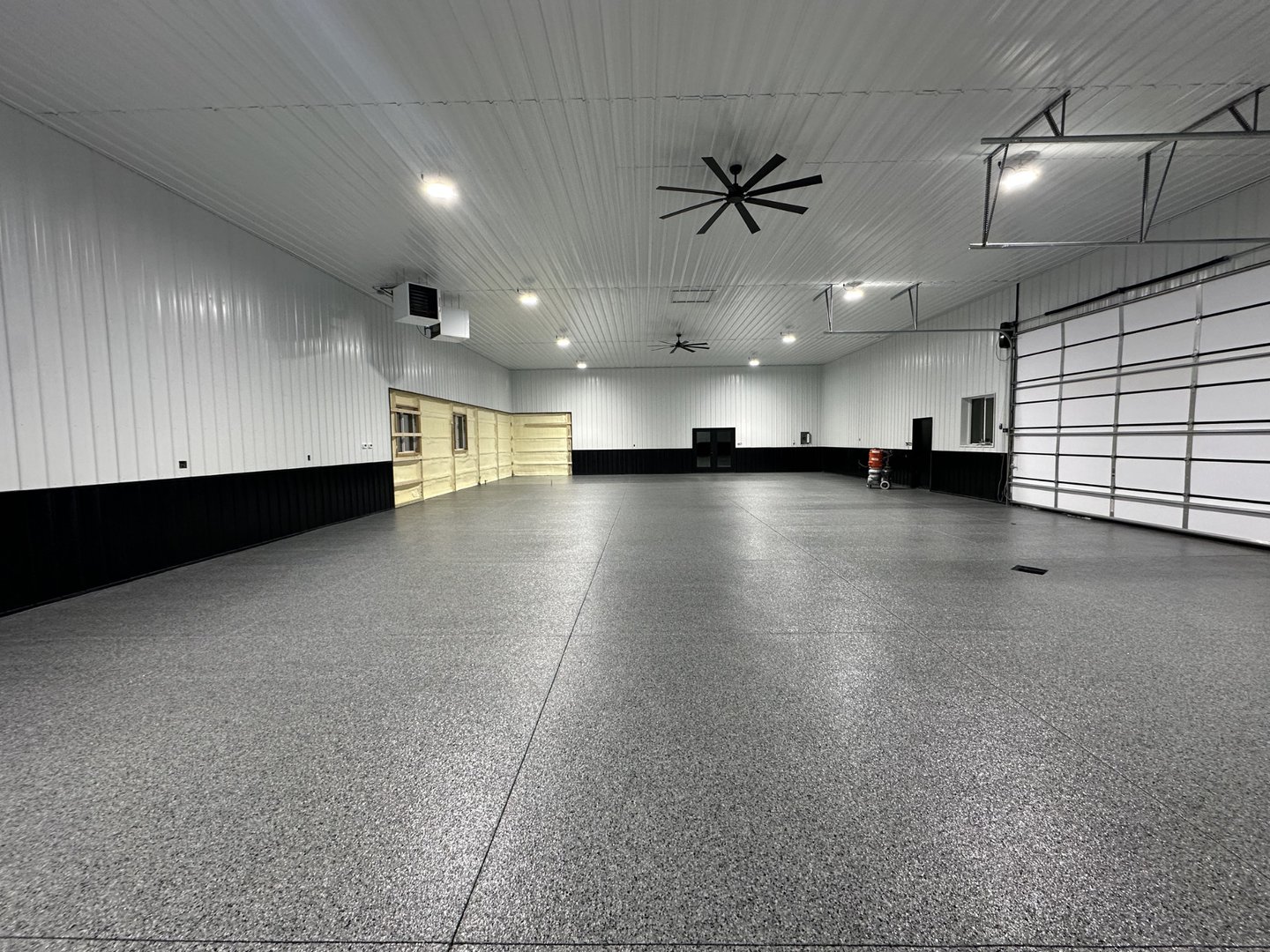 Phoenix Coating Solutions project - Flake epoxy garage floor