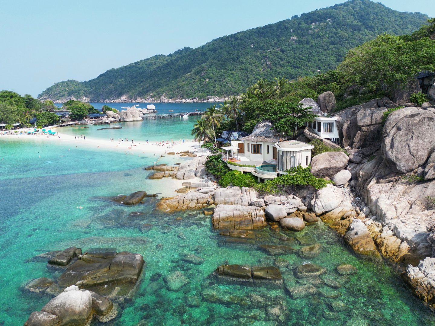 Koh Nang Yuan consists of two small islands covered in jungle and studded with granite boulders, and connected in the middle by a thin strip of white sand