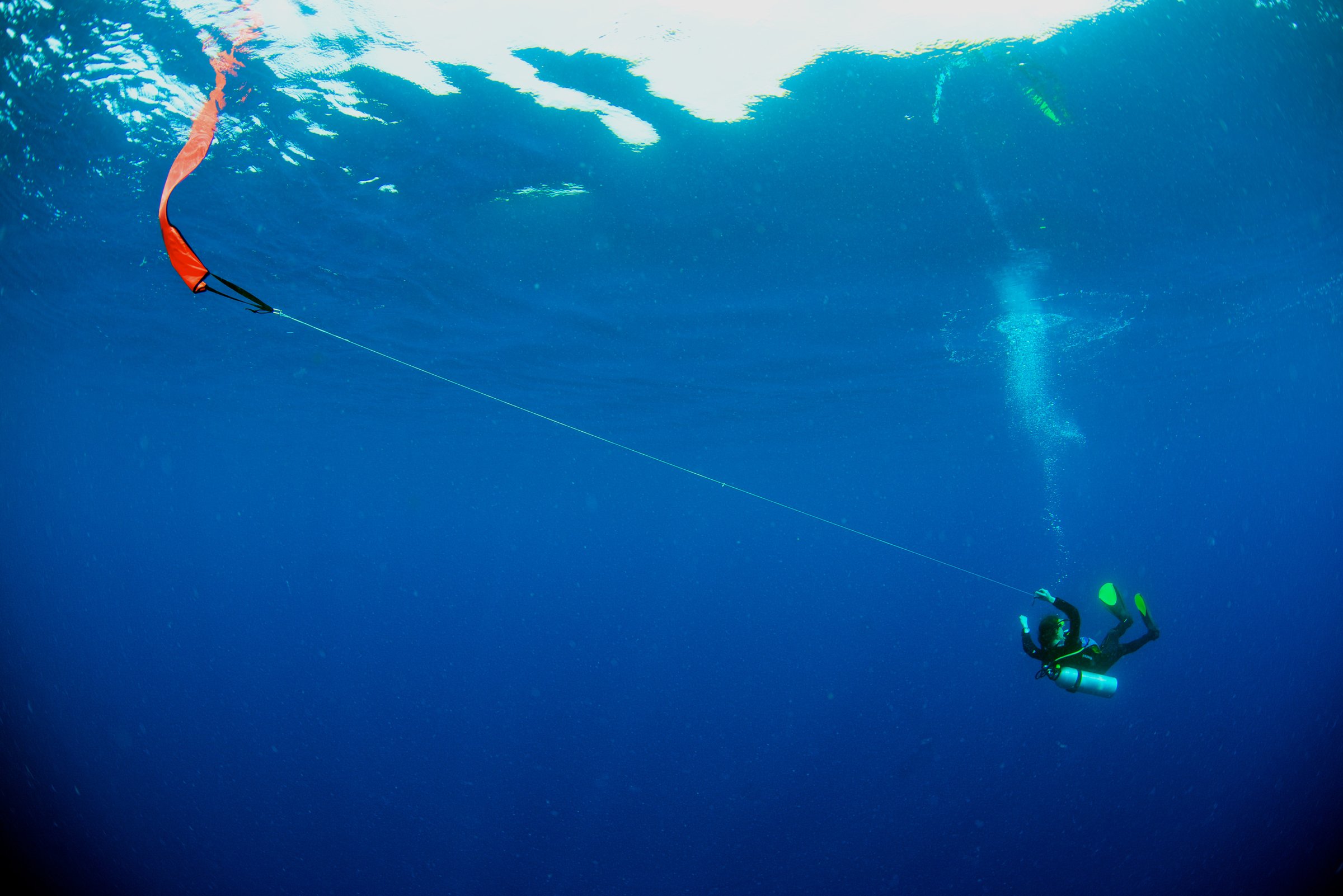 Drift dive with buoyancy marker