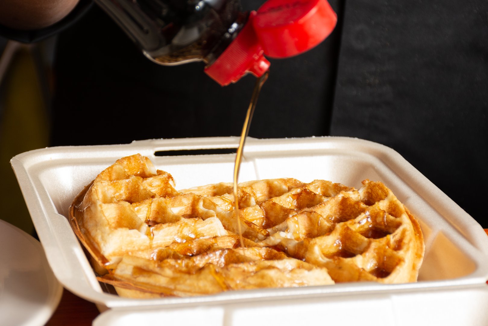 A treat for the senses: crispy waffles and exquisite coffee aroma