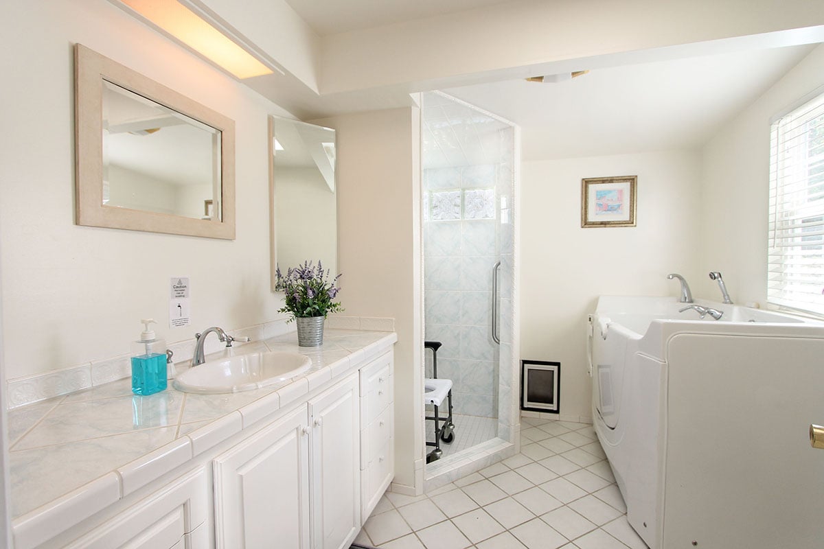La Costa Coastal Care private bathroom