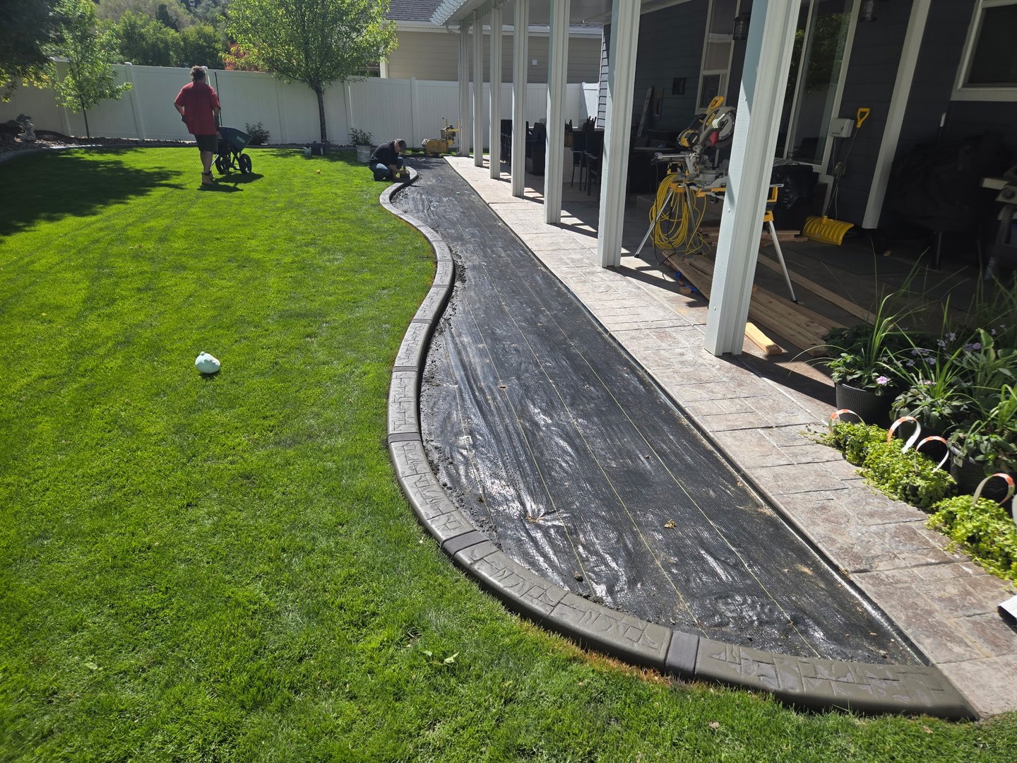 Textured curbing style