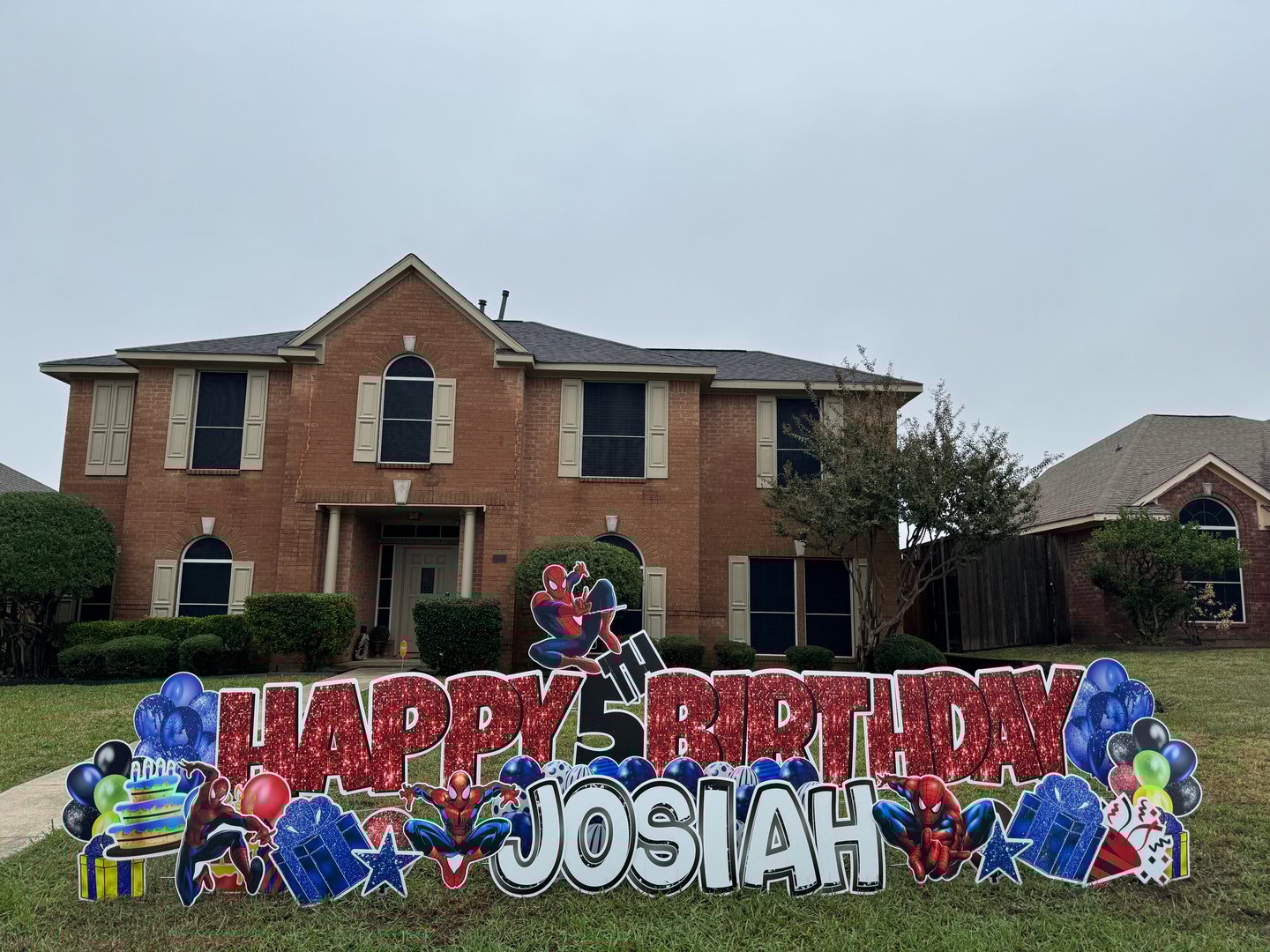 Themed Birthdays yard display