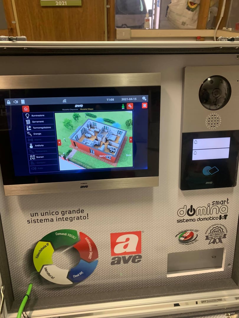 Immagine automazione residenziale smart home