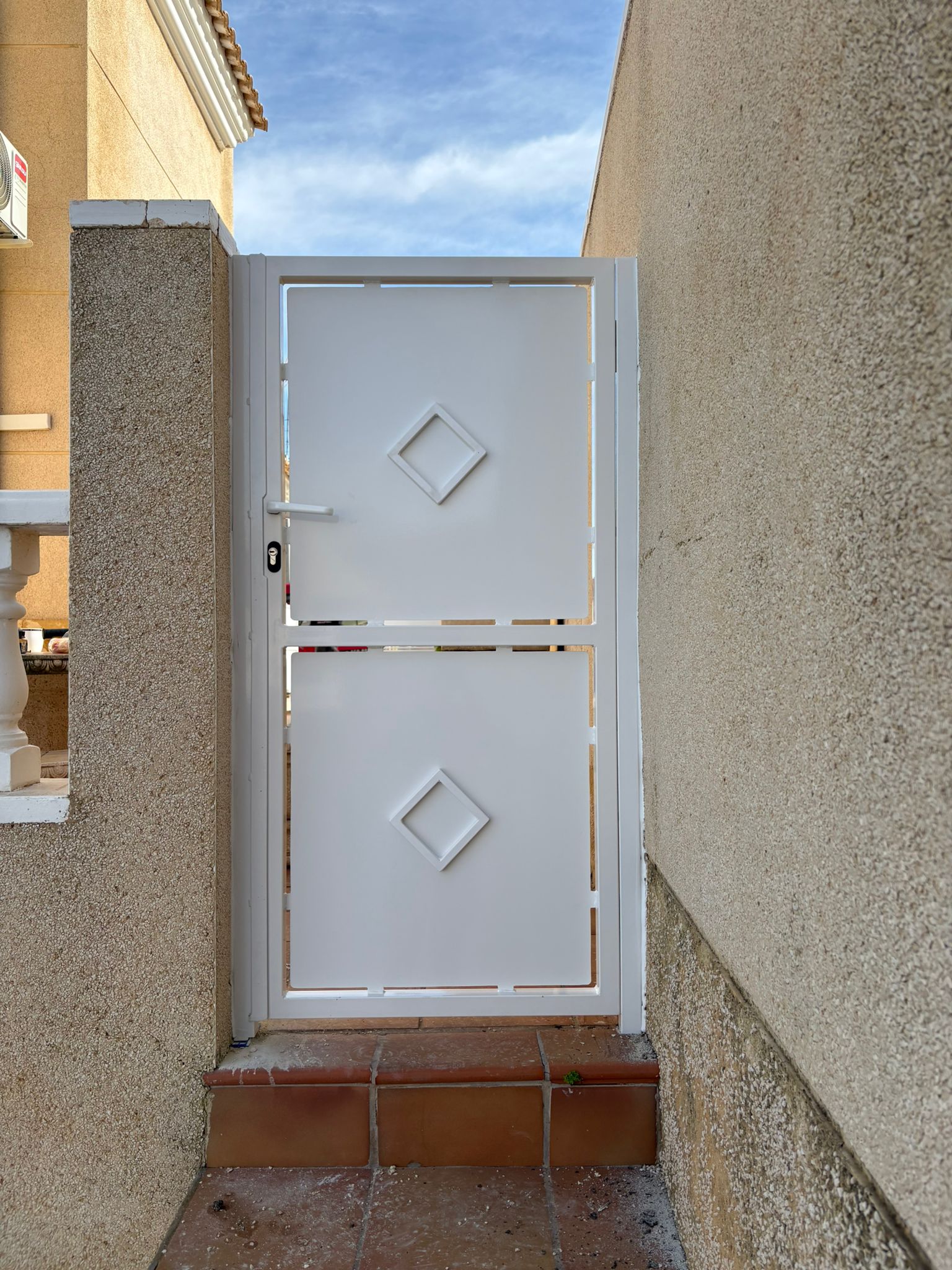 Metal reinforced gate 2026 - view 2