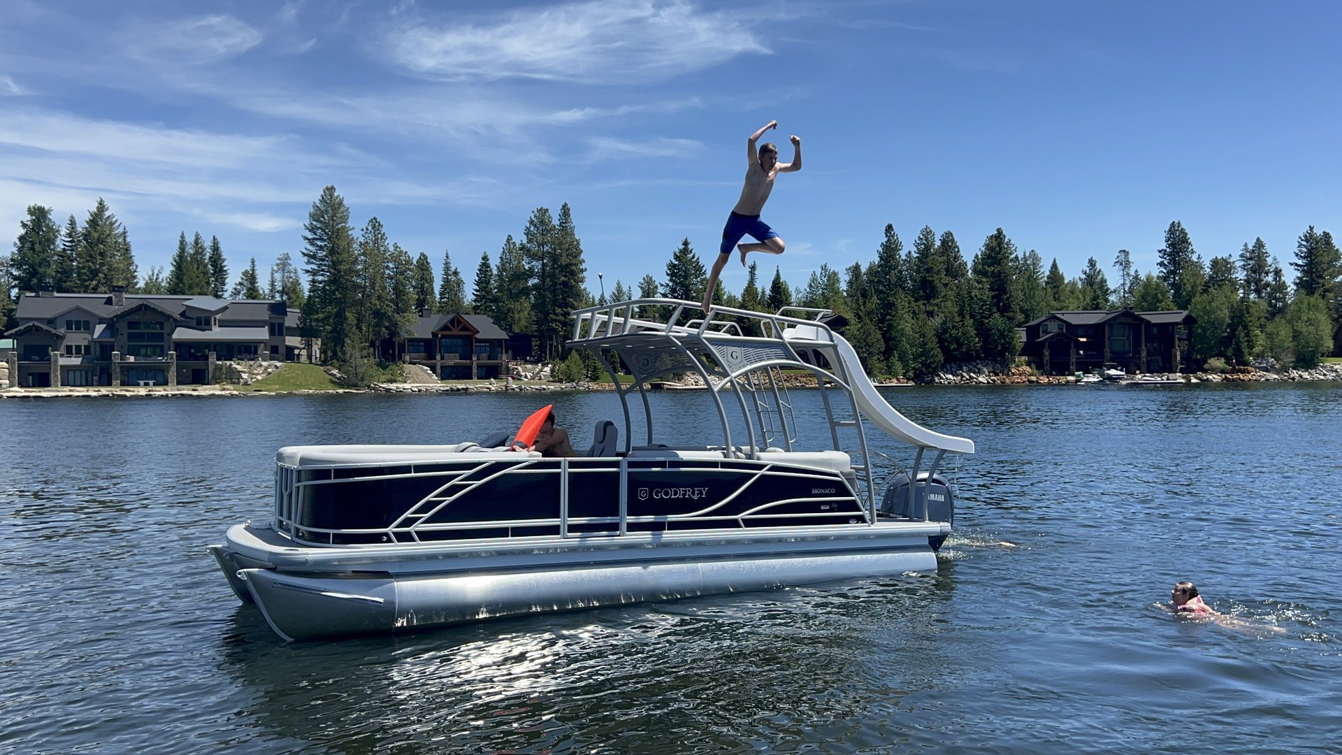 Double decker pontoon boat