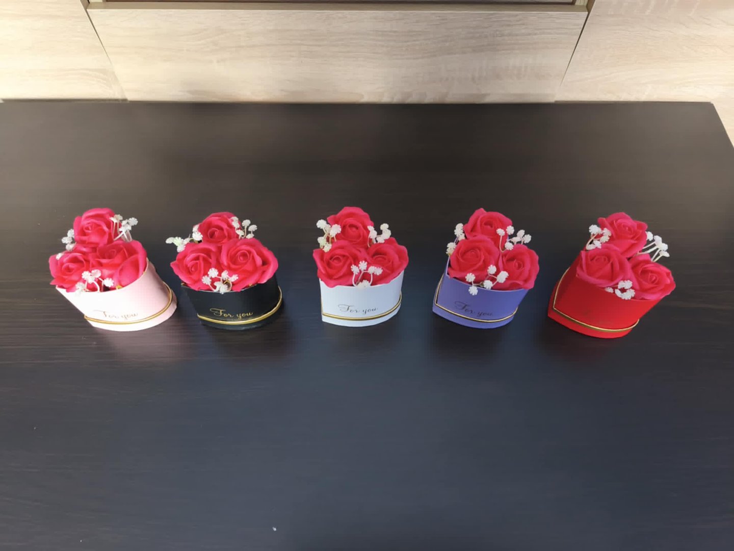 Uroczy zestaw z róż mydlanych