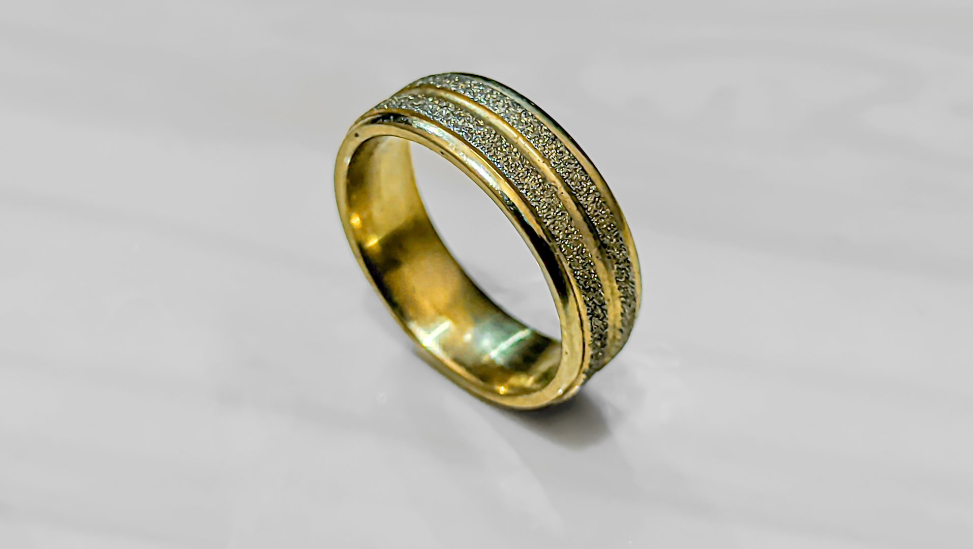 Elegant Textured Gold Ring