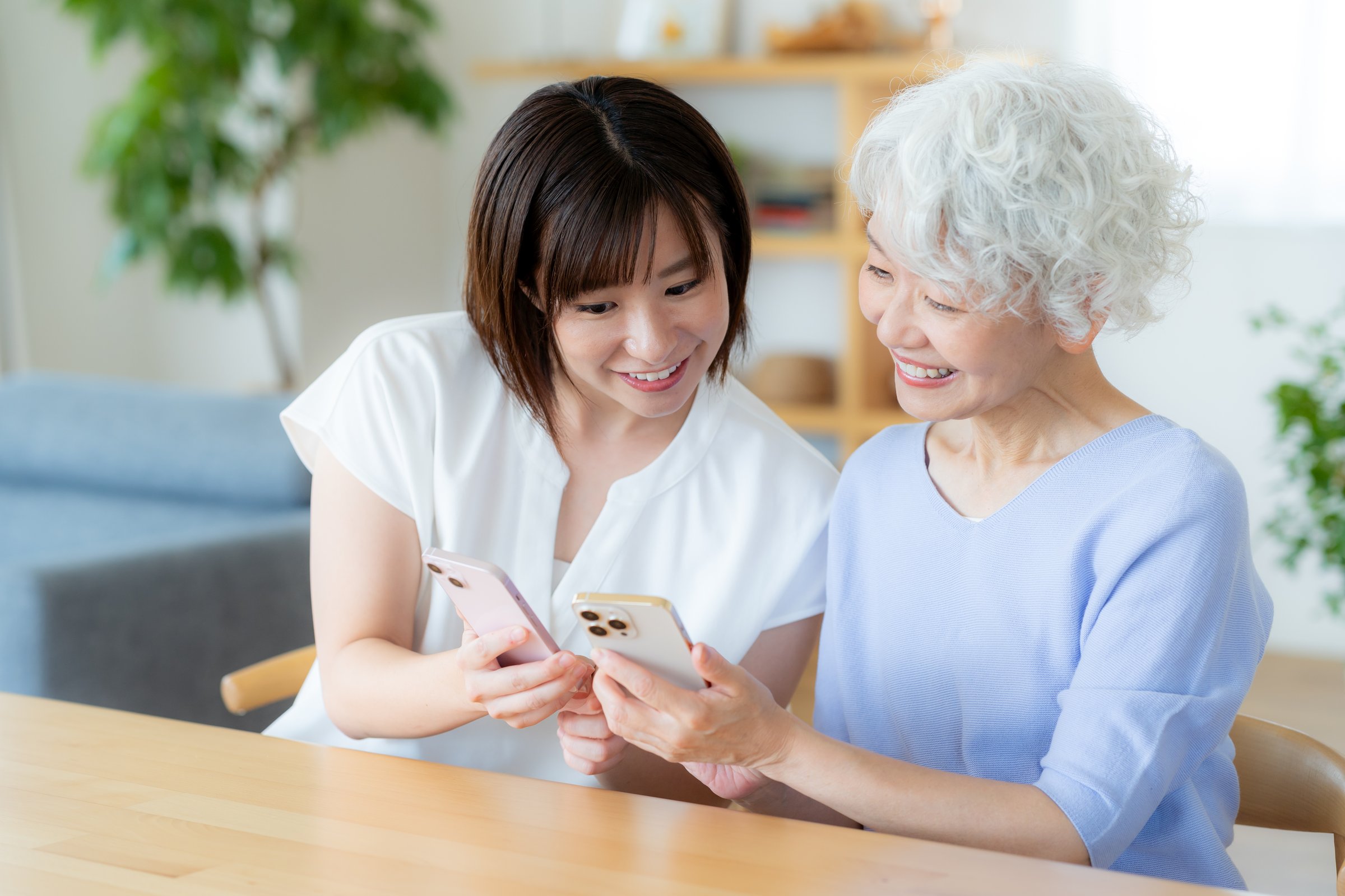 Senior woman operating a smartphone