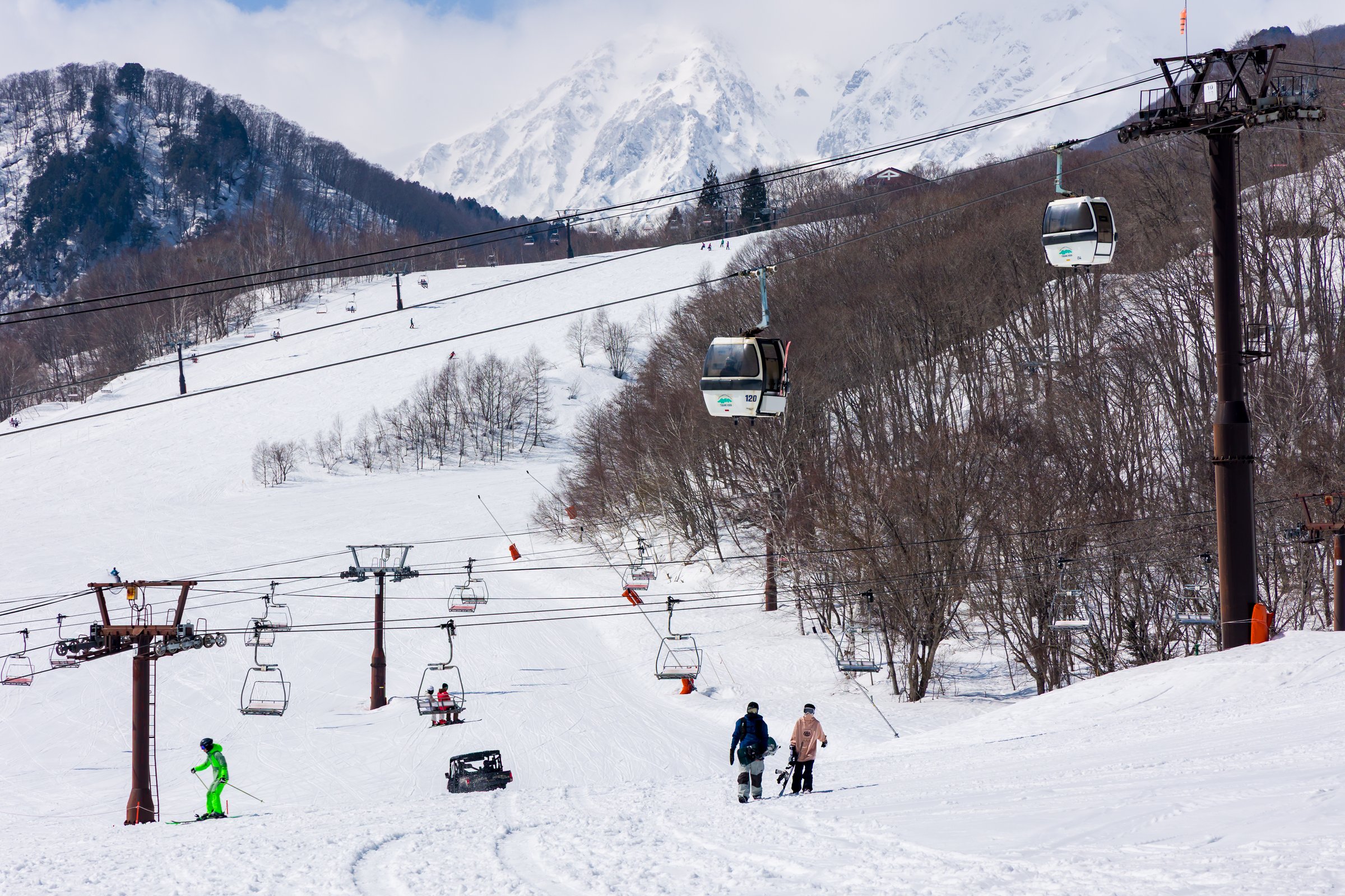 Snowboarders at Tsugaike ski resort Japan