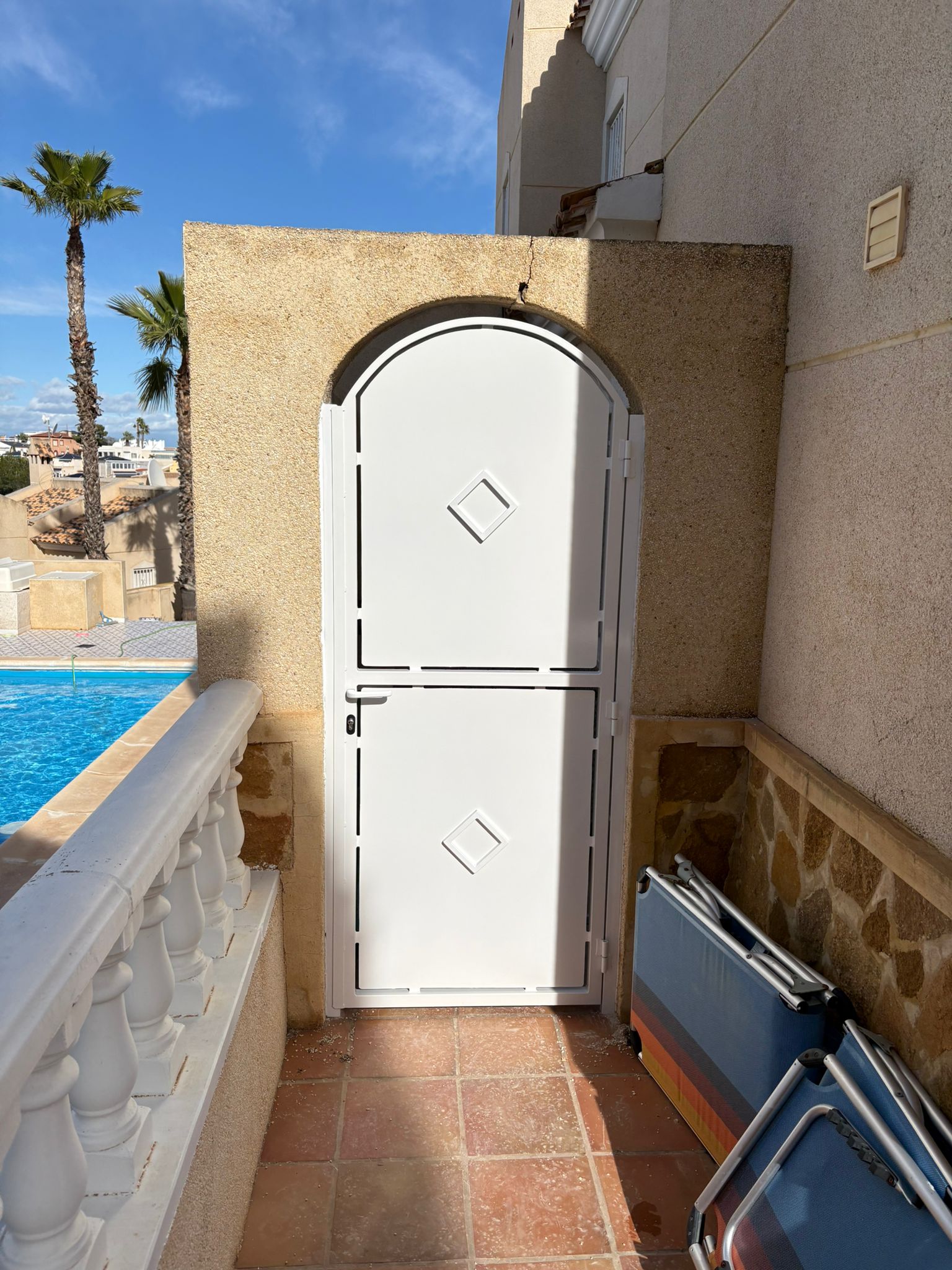 Metal reinforced gate 2026 - view 4