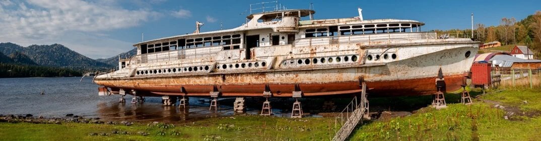 Rust removal on boat hull