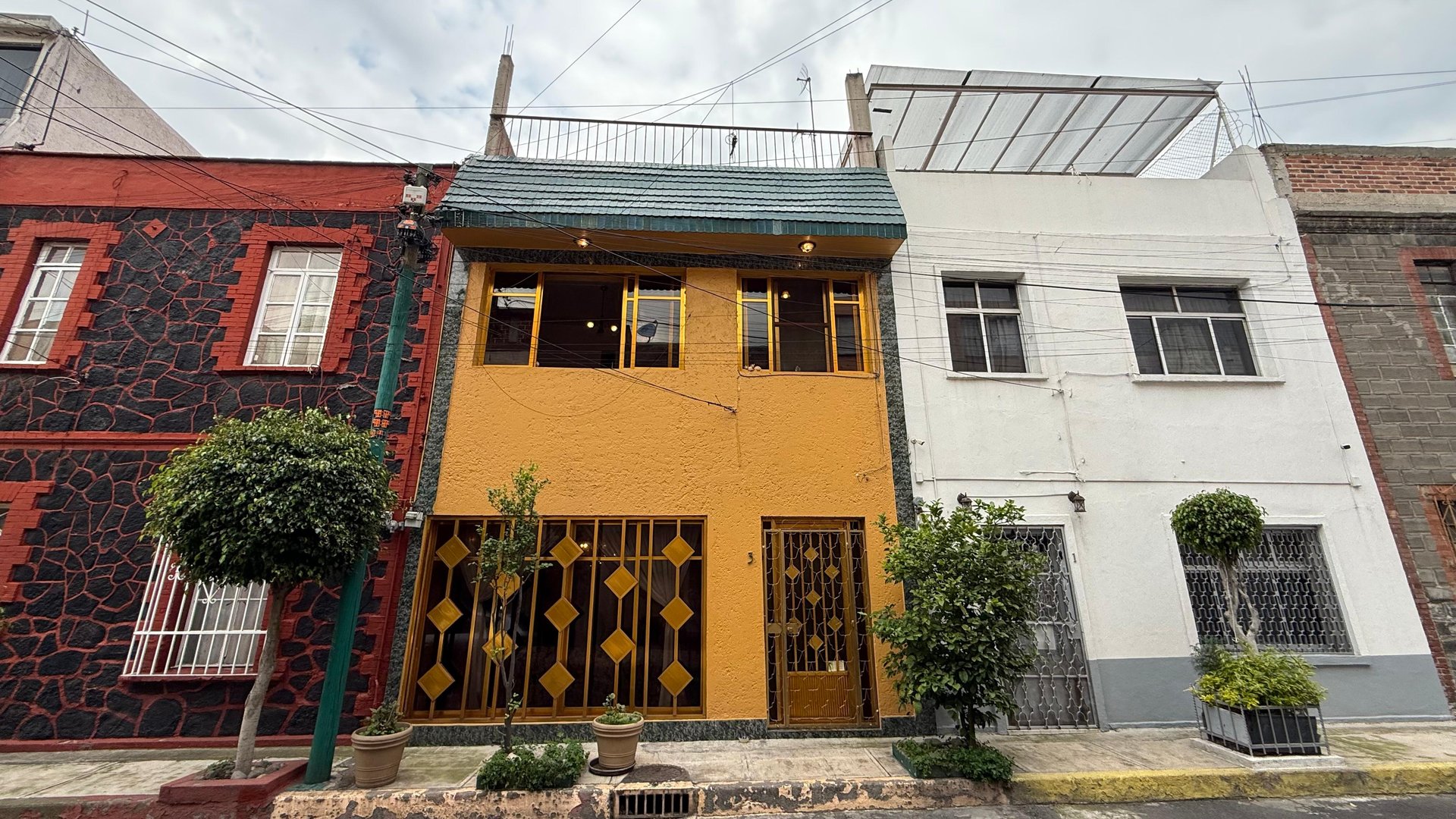 Fachada de la casa en Privada Marte, Colonia Guerrero