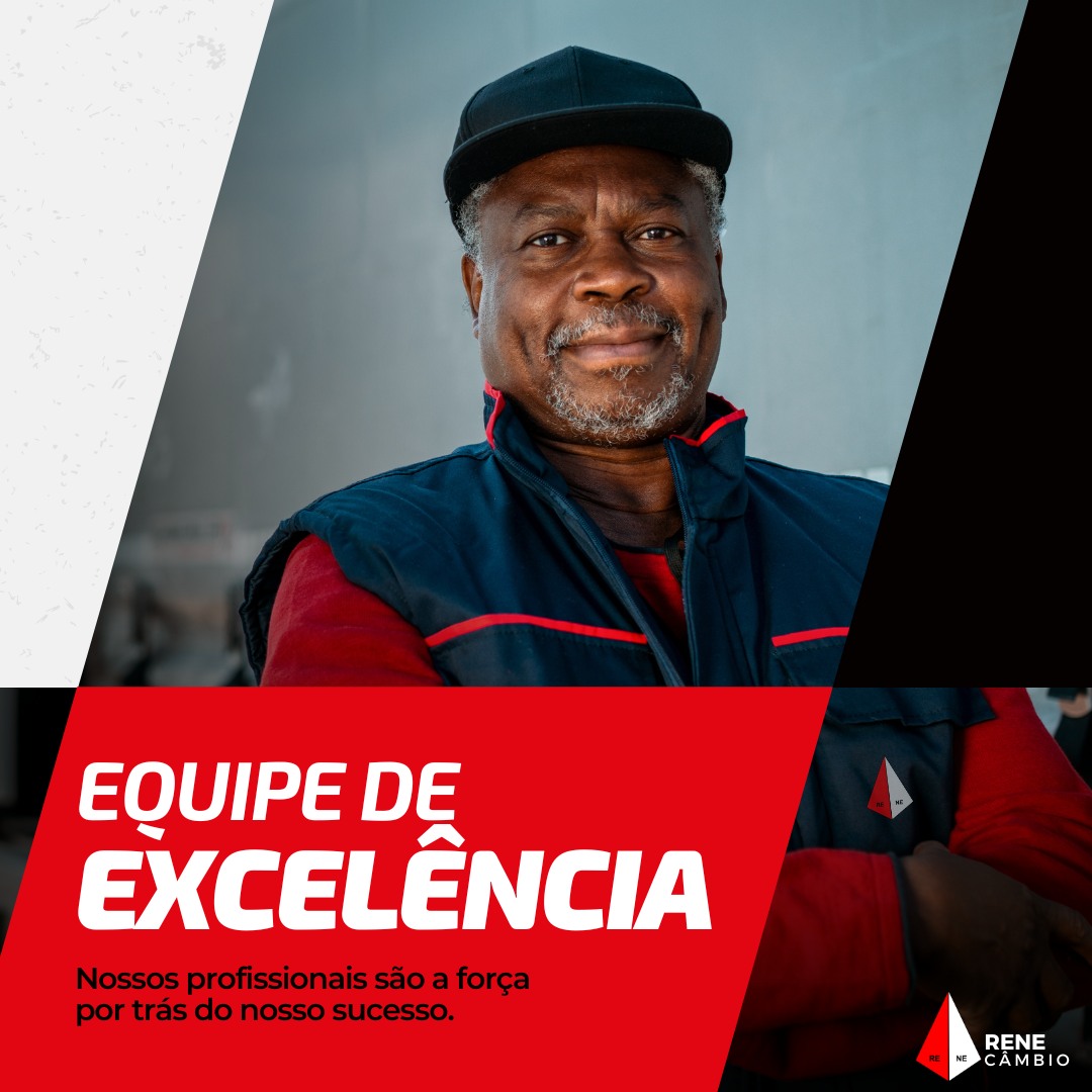 Smiling man in uniform with arms crossed, promoting a team of excellence. Text in Portuguese mentions team success.