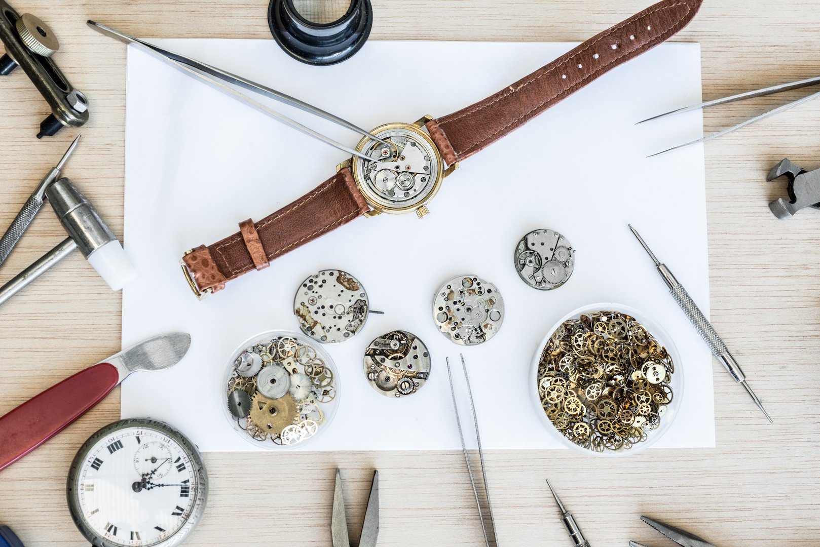 Details of watches and mechanisms for reparation, restoration and maintenanceDetails of watches and mechanisms for reparation, restoration and maintenance
