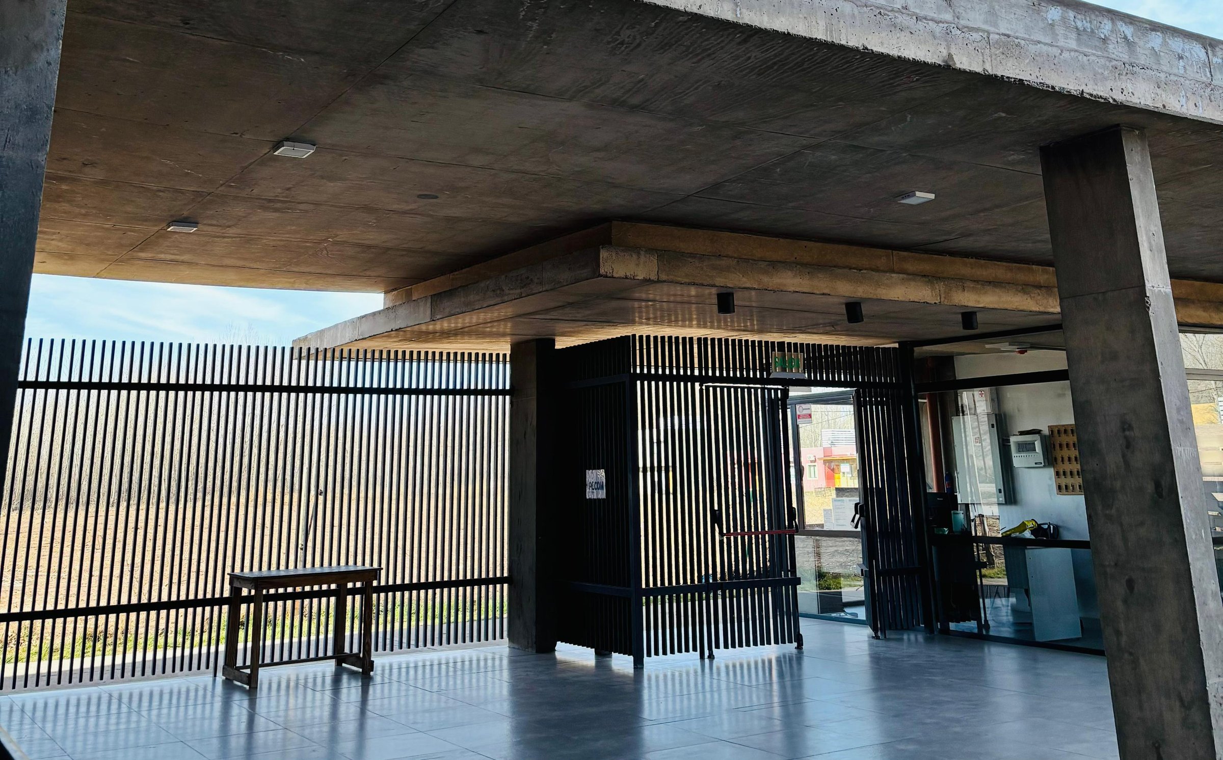 Control de acceso y vigilancia 24/7 del complejo