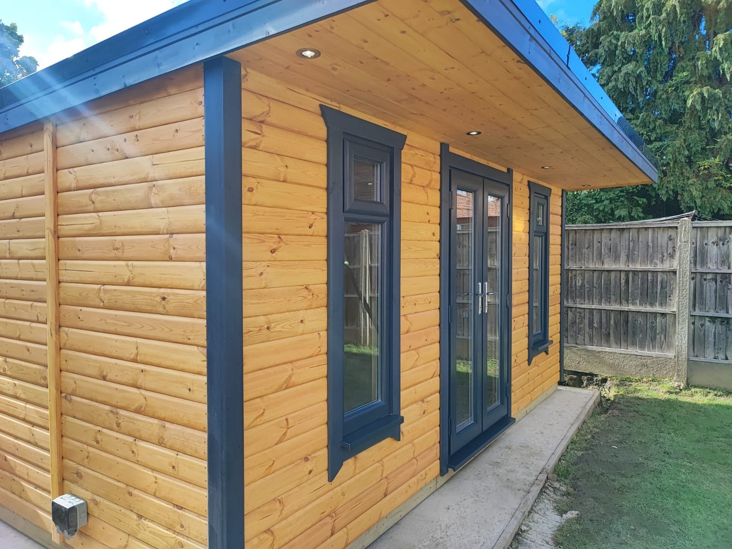 Insulated garden room