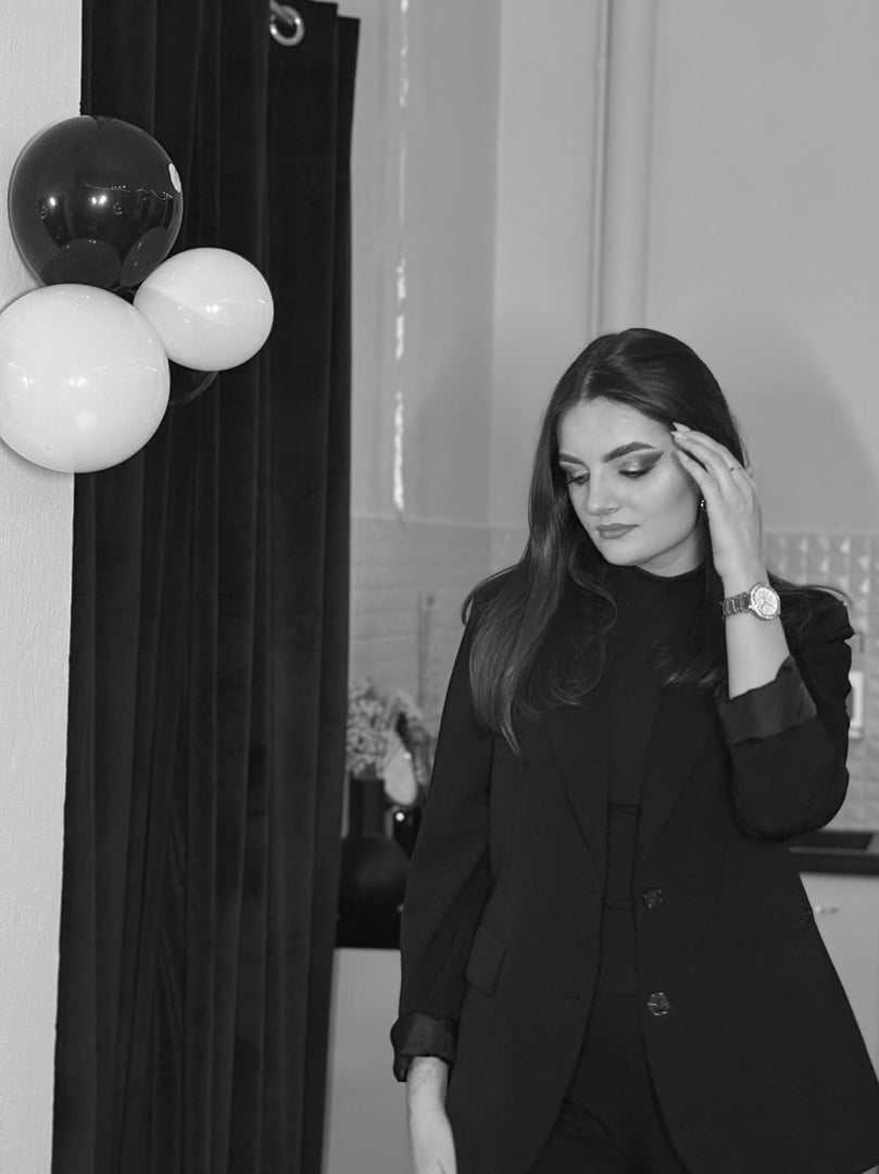 Julia Jarząbek - właścicielka i tatuatorka LUMA STUDIO