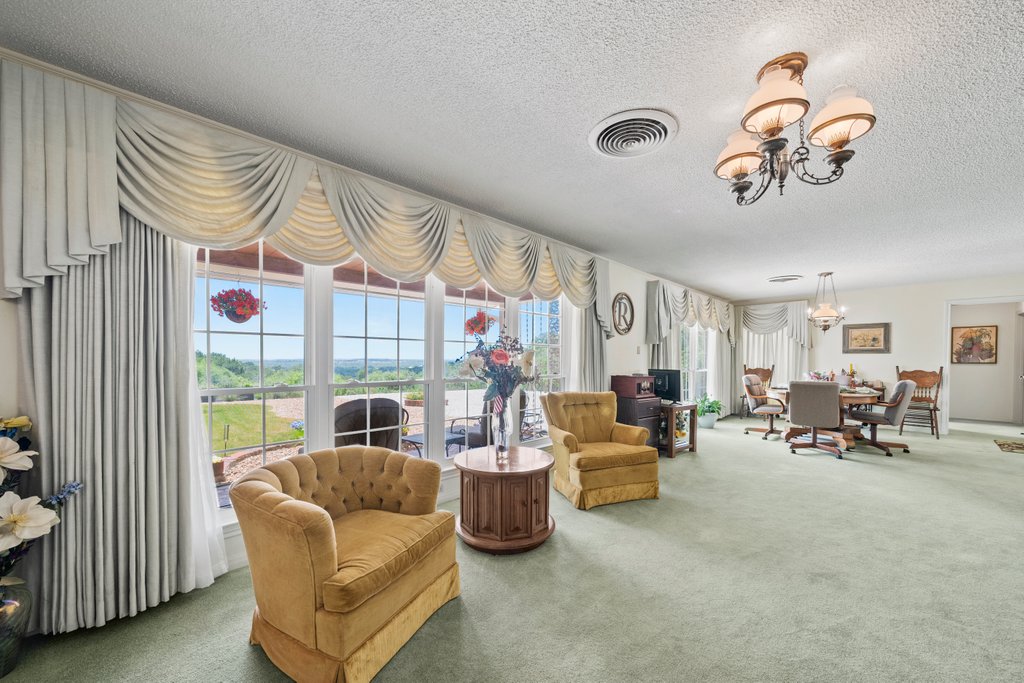 699 Floral Avenue property view