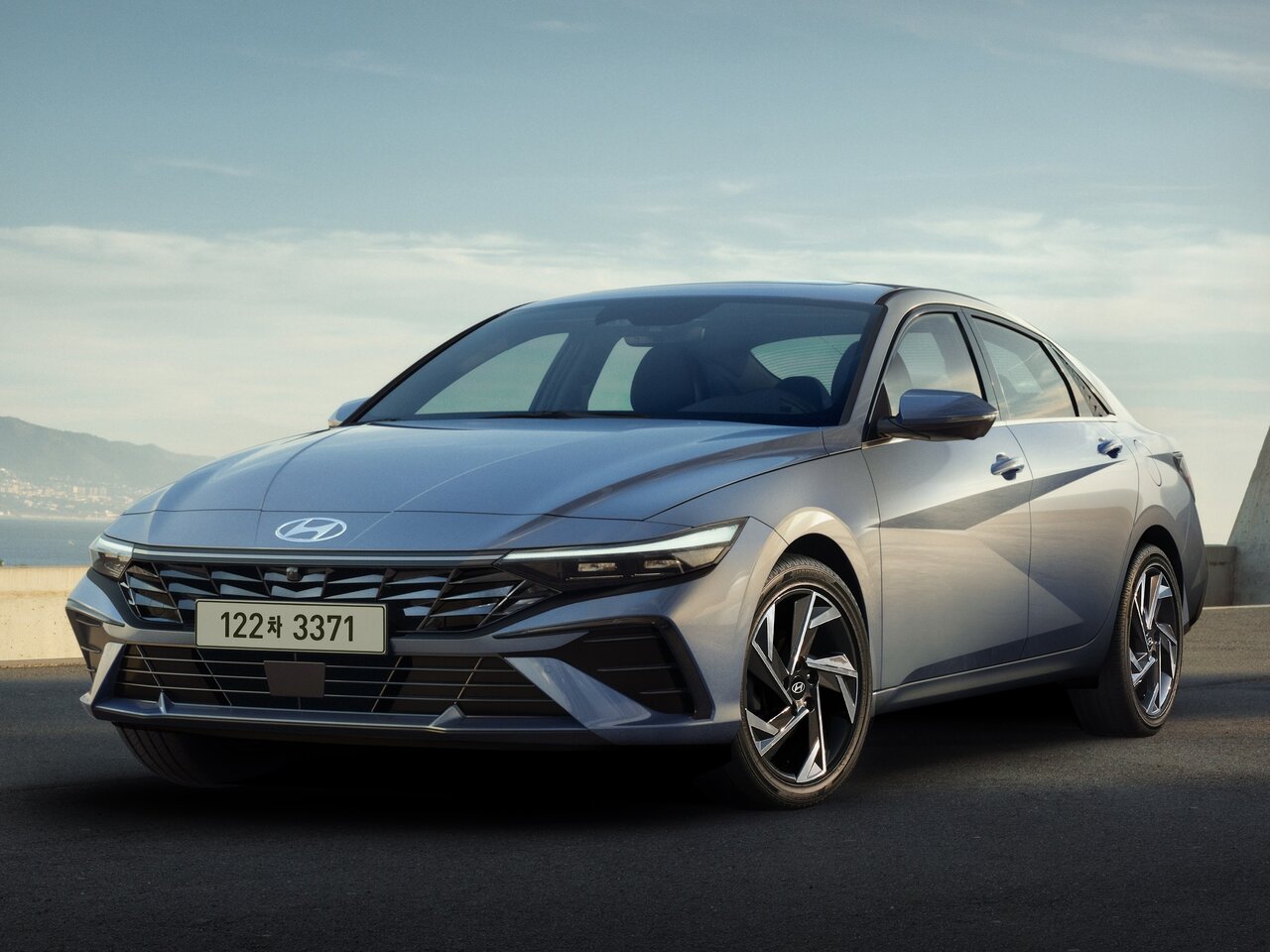 Hyundai Avante VII - Modern Korean sedan showcasing elegant design and advanced features