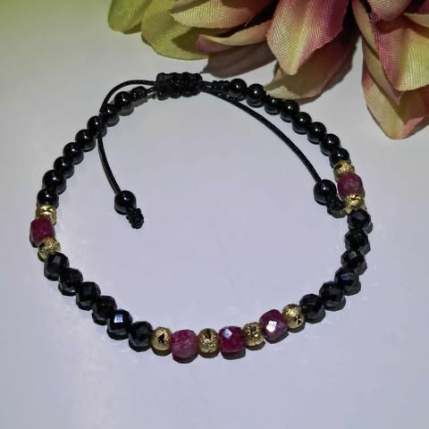 Bransoletki damskie na sznurku