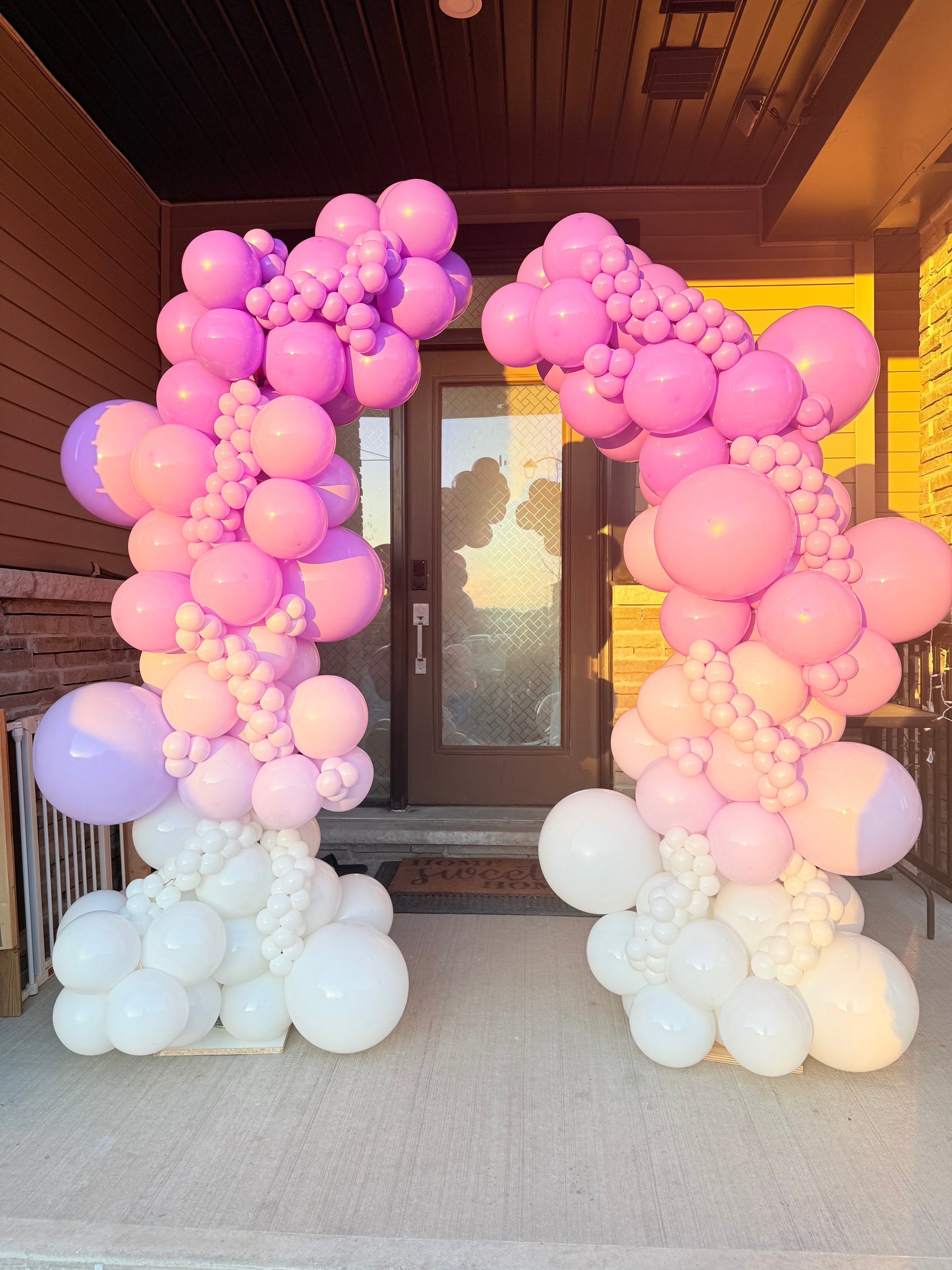 Free standing balloon garland