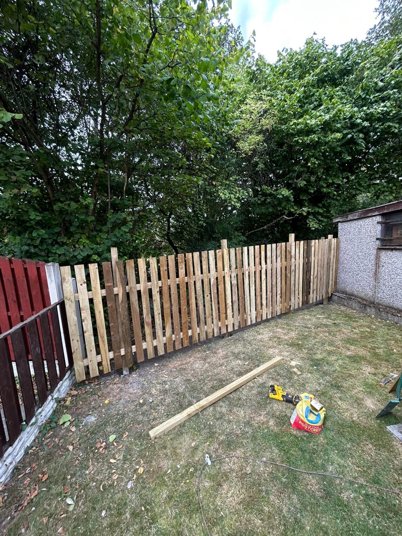 New fence after installation - DNJ Home Improvements completed project