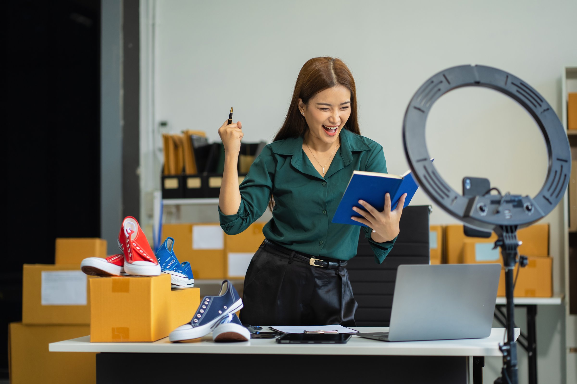 Women start small businesses selling products online, online sellers are selling clothes and shoes through social networks at home.