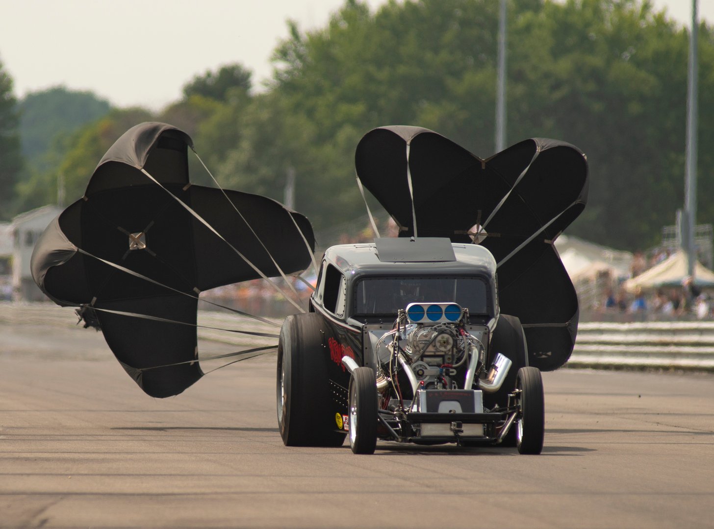 The dual black chutes match the Nimrod car on the track