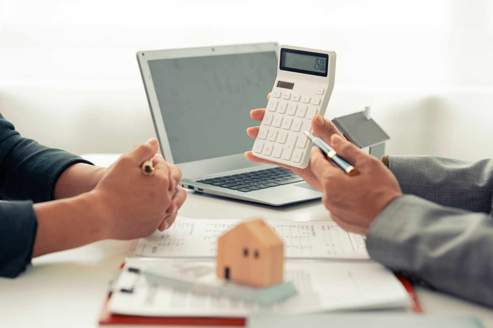 A real estate agent discusses the terms of a home purchase contract and asks the client to sign a document to sign a real estate contract to seek advice on the home he will buy to start a family.