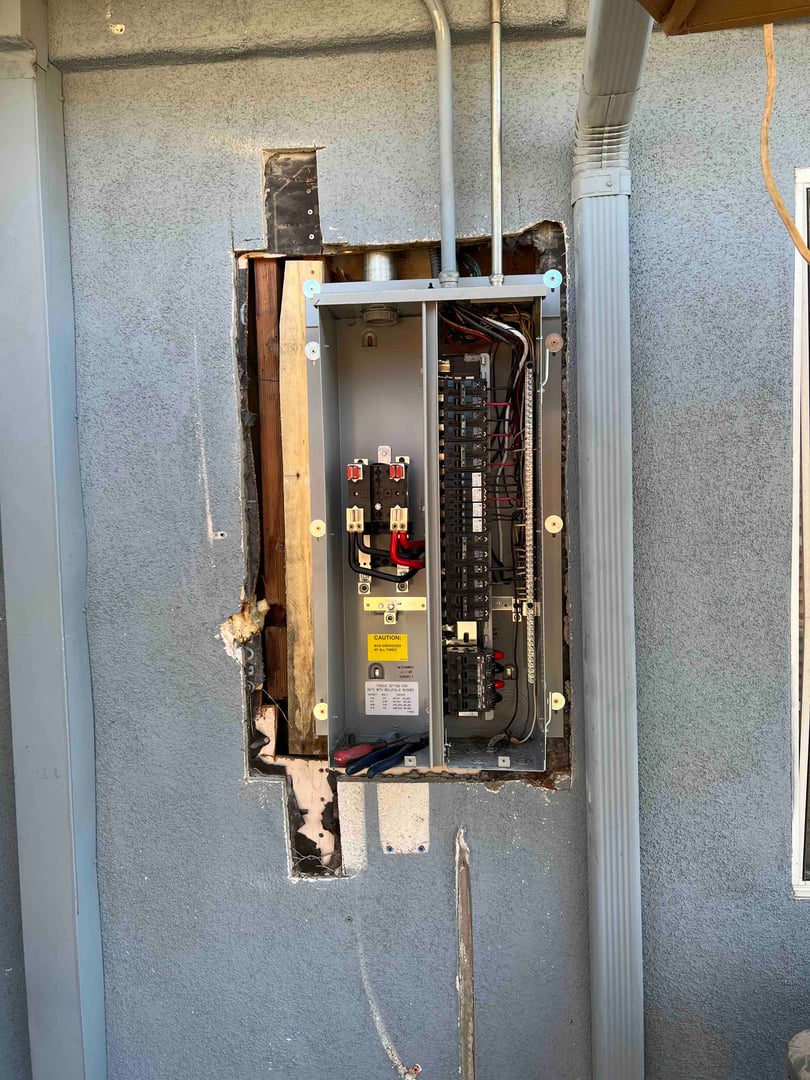 Panel Upgrades 200AMP - Image 4