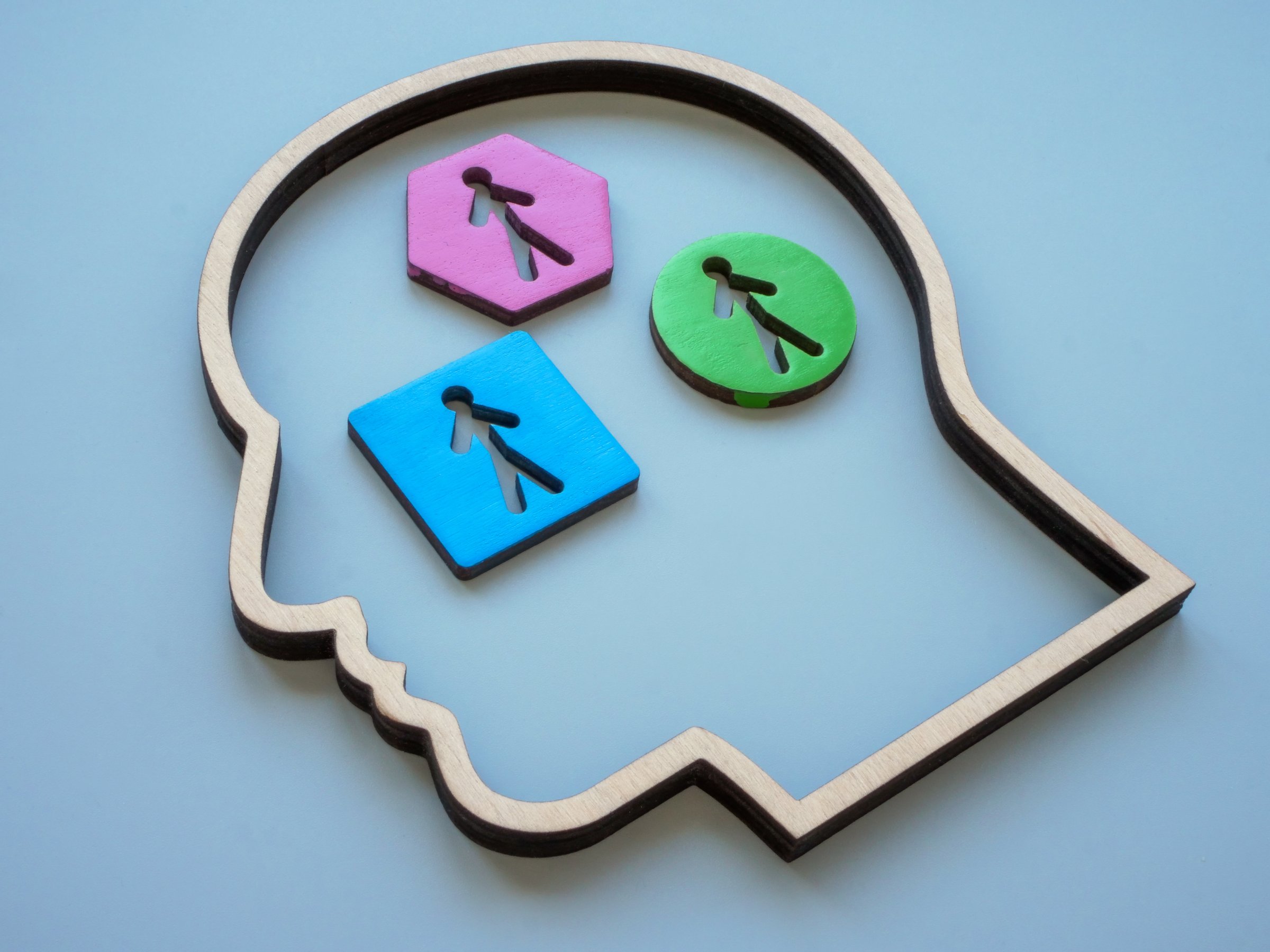 Outline of head with figures inside as a neurodivergent concept.