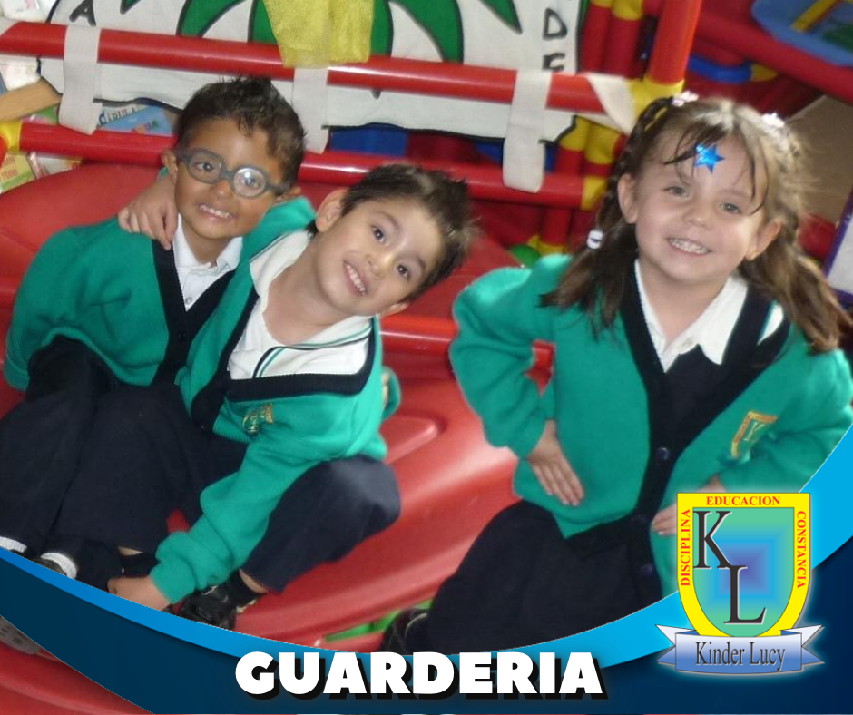 Three children in green uniforms smiling at a daycare, with a logo for Kinder Lucy and the word Guarderia on the bottom.