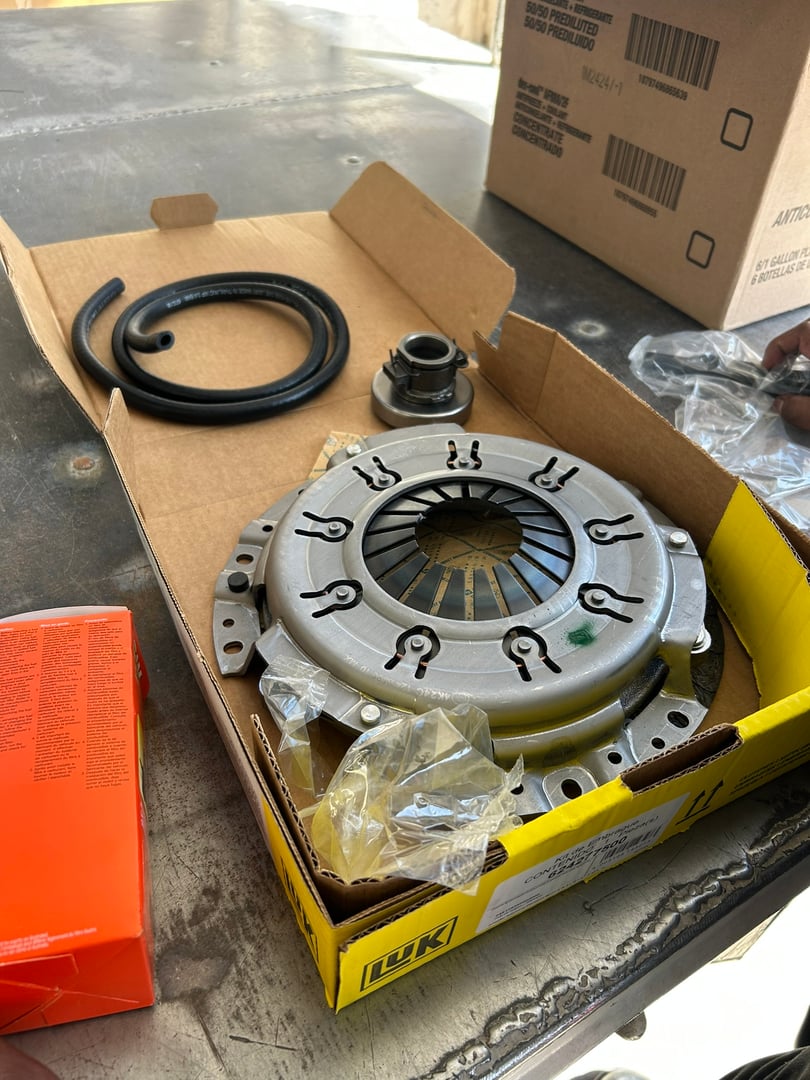 Servicio de clutch y transmisión automotriz