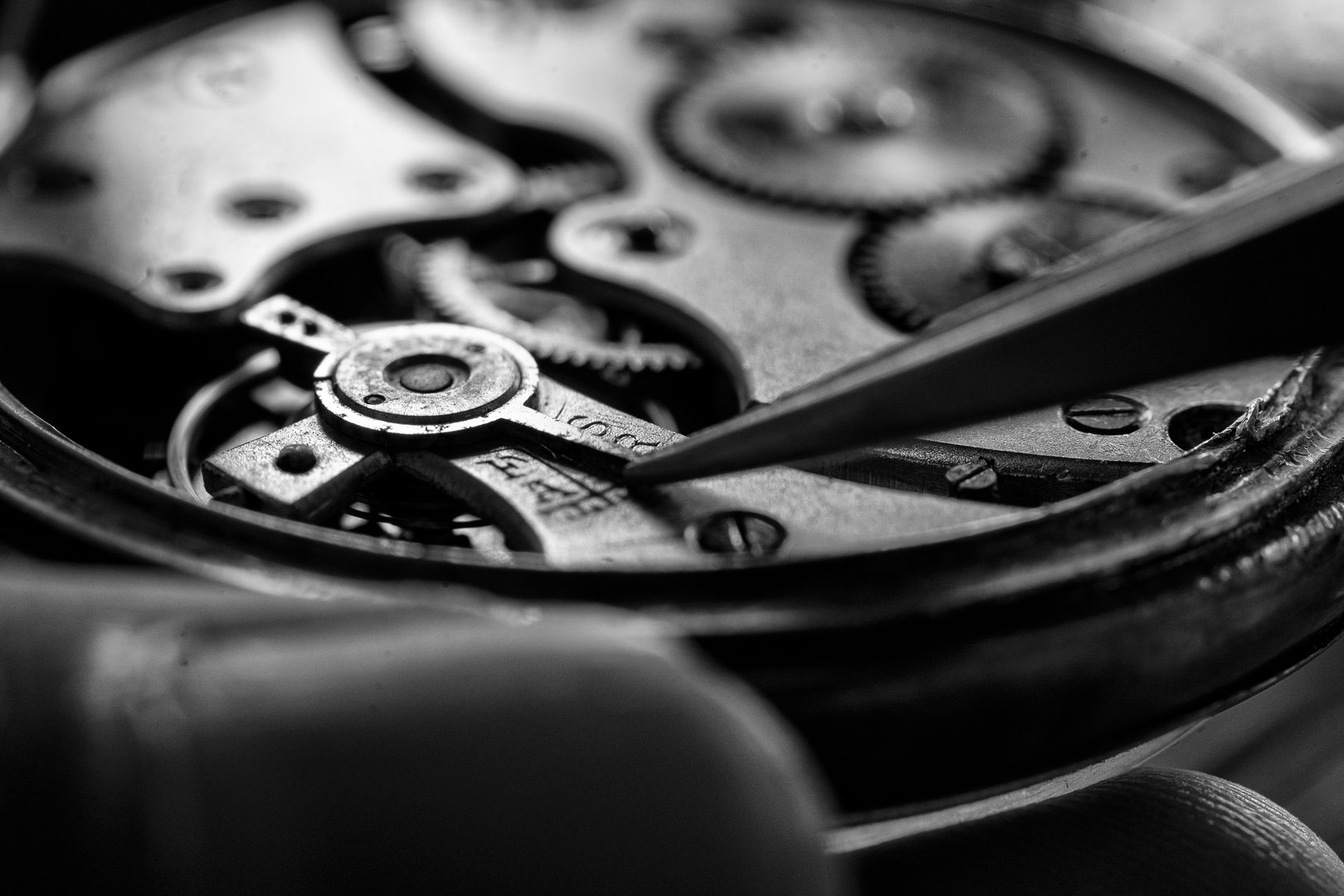 Process of repair of the mechanical watches. Gear switching.