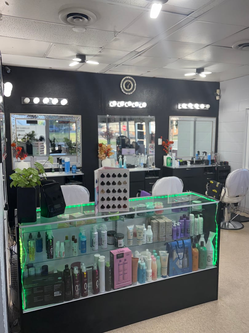 Área de trabajo para cortes y servicios de color