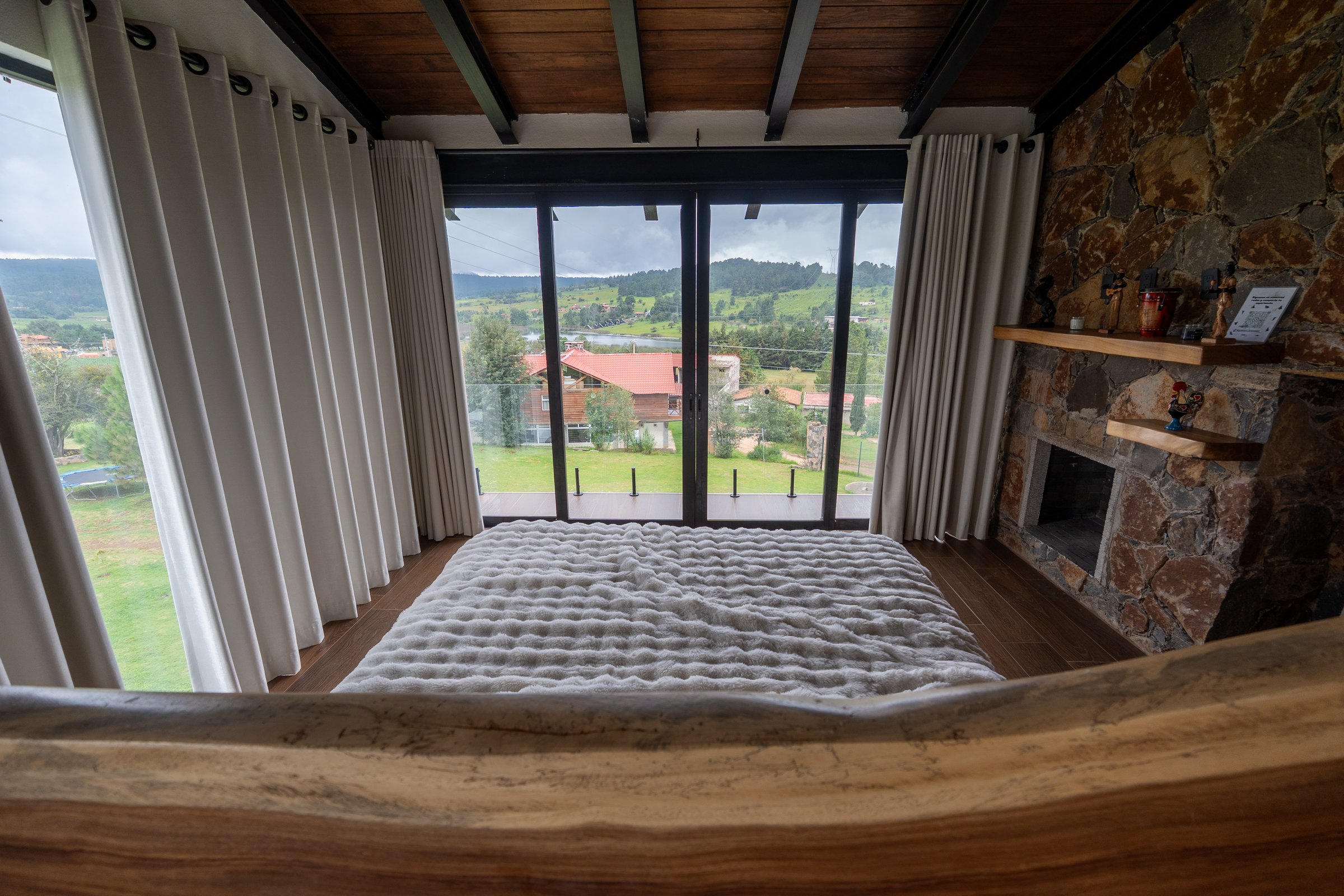 Habitación elegante hotel Quinta El Descanso Tapalpa vista panorámica confort Sierra Jalisco Atemajac Brizuela Ferreria Tula