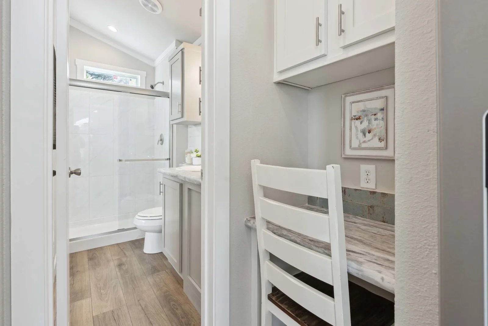 Champion 522A Desk Area