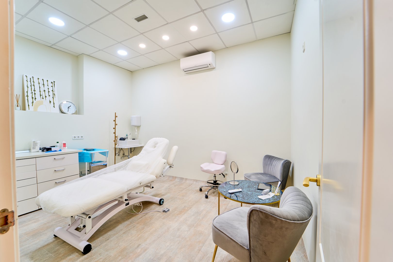 Modern and minimalistic medical treatment room with examination bed