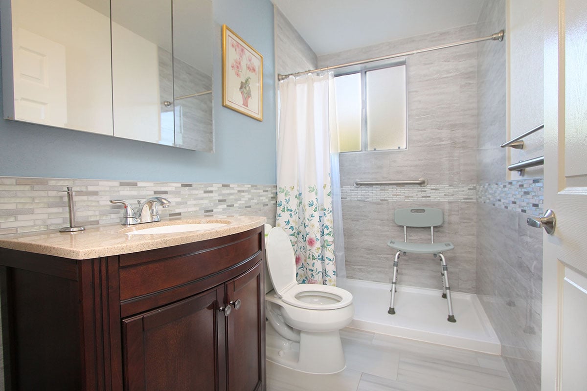 La Costa Coastal Care private bathroom