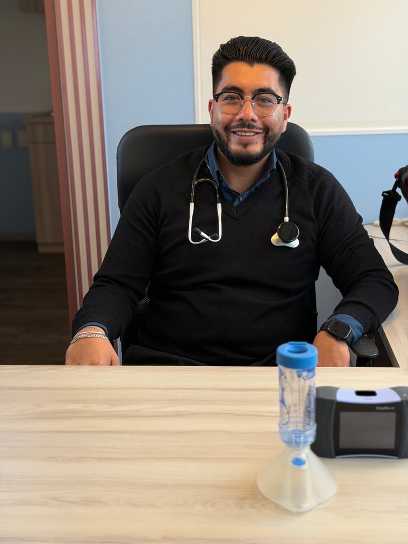 Dr. Mauricio Castañeda Valdivia - Neumólogo