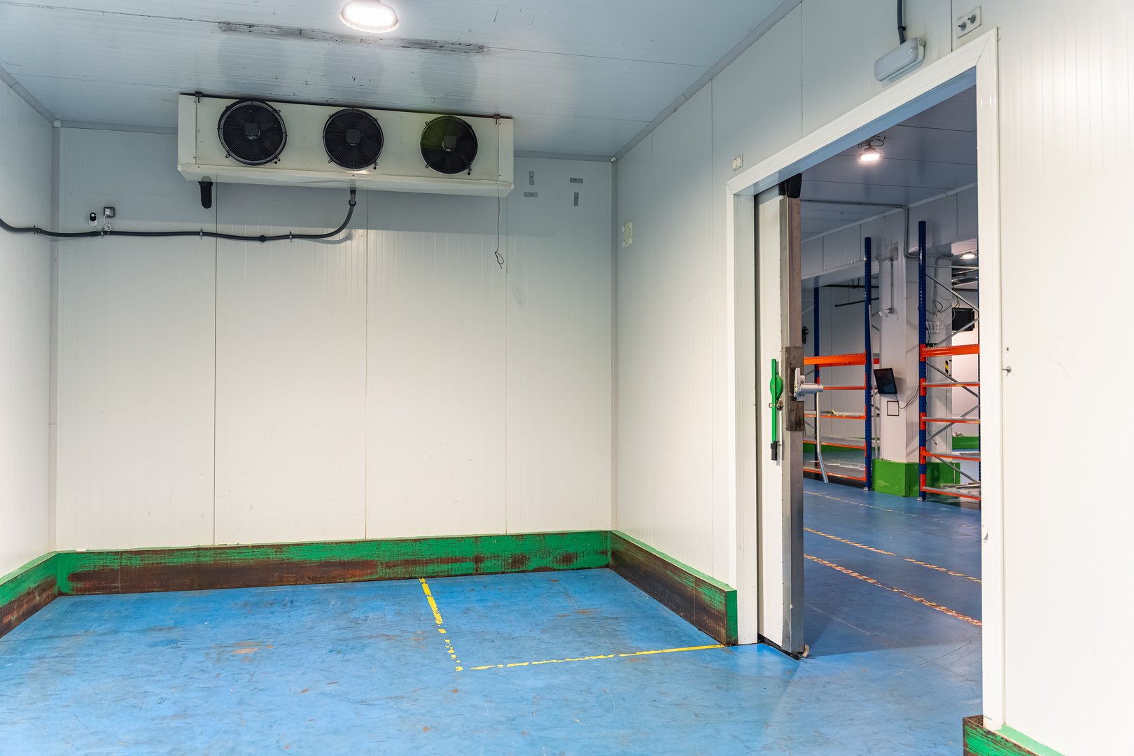 Grande câmara fria para preservação de frutas e vegetais