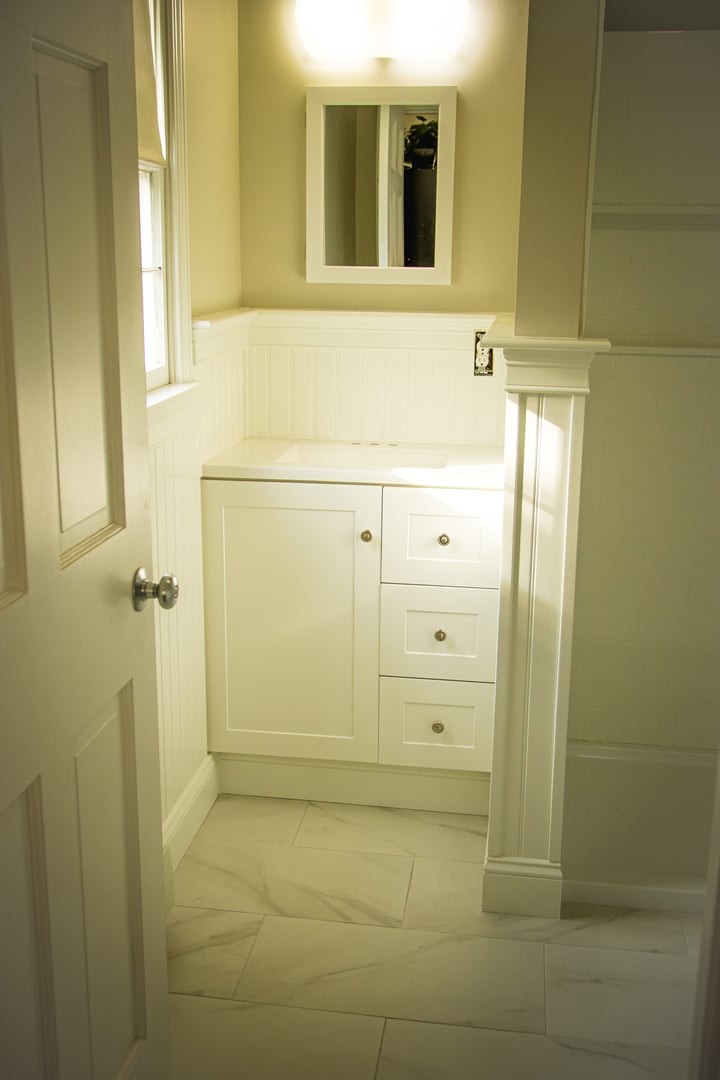 Bathroom remodeling work by Fonseca's Carpentry